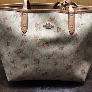 Reversible coach bag with wallet